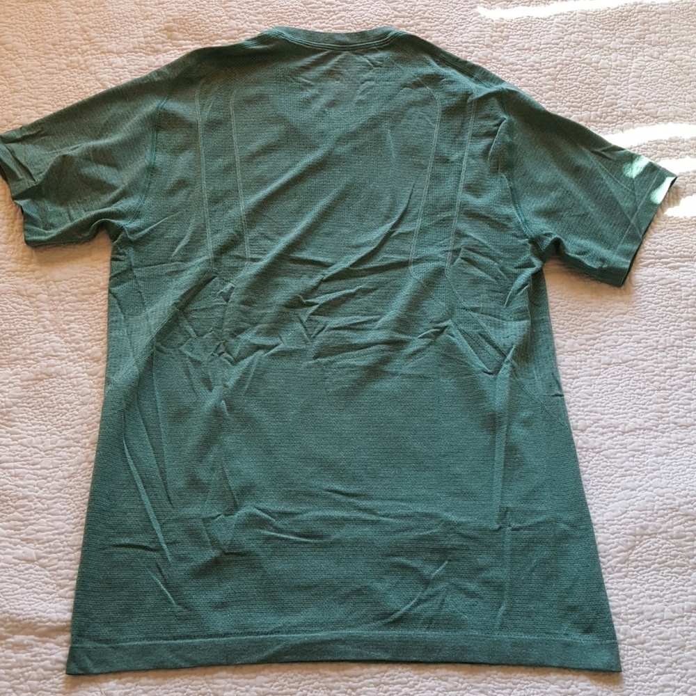 Lululemon Metal Vent Tech V-Neck